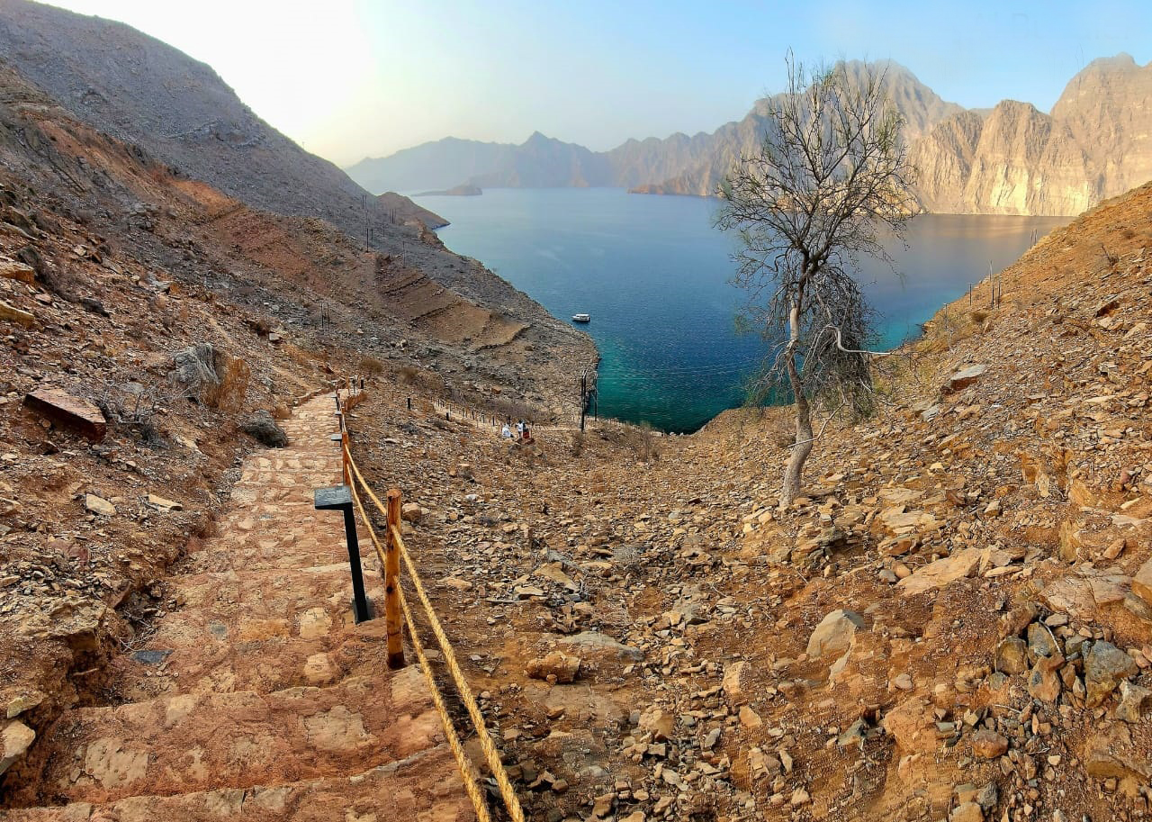 الدرج الجبلي تجربة الاستمتاع بالطبيعة