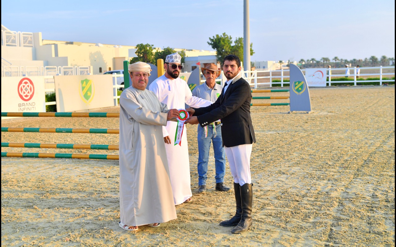 خيالة شرطة عمان السلطانية تخطف لقب مسابقة الفروسية الثلاثية