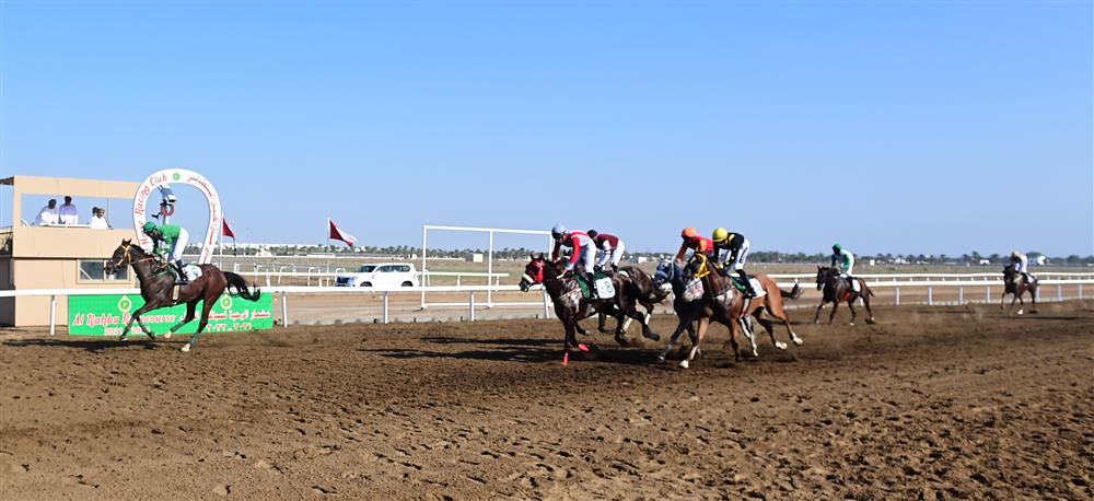 السباق الأول لنادي سباق الخيل السلطاني لموسم سباقات الخيل الأهلية 2021- 2022