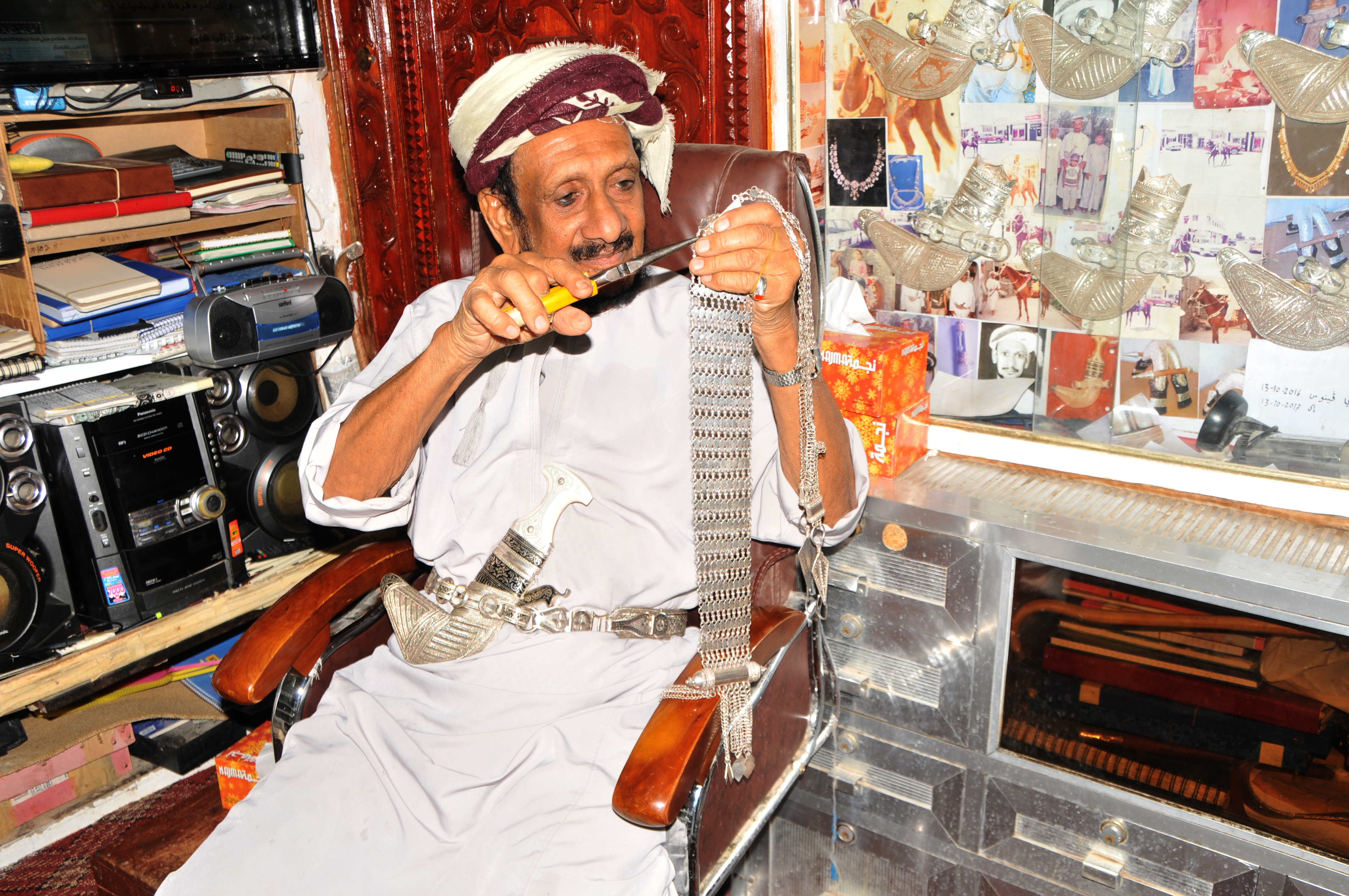 سعيد الحسني وخبرة السبعين عاما في صياغة الفضيات