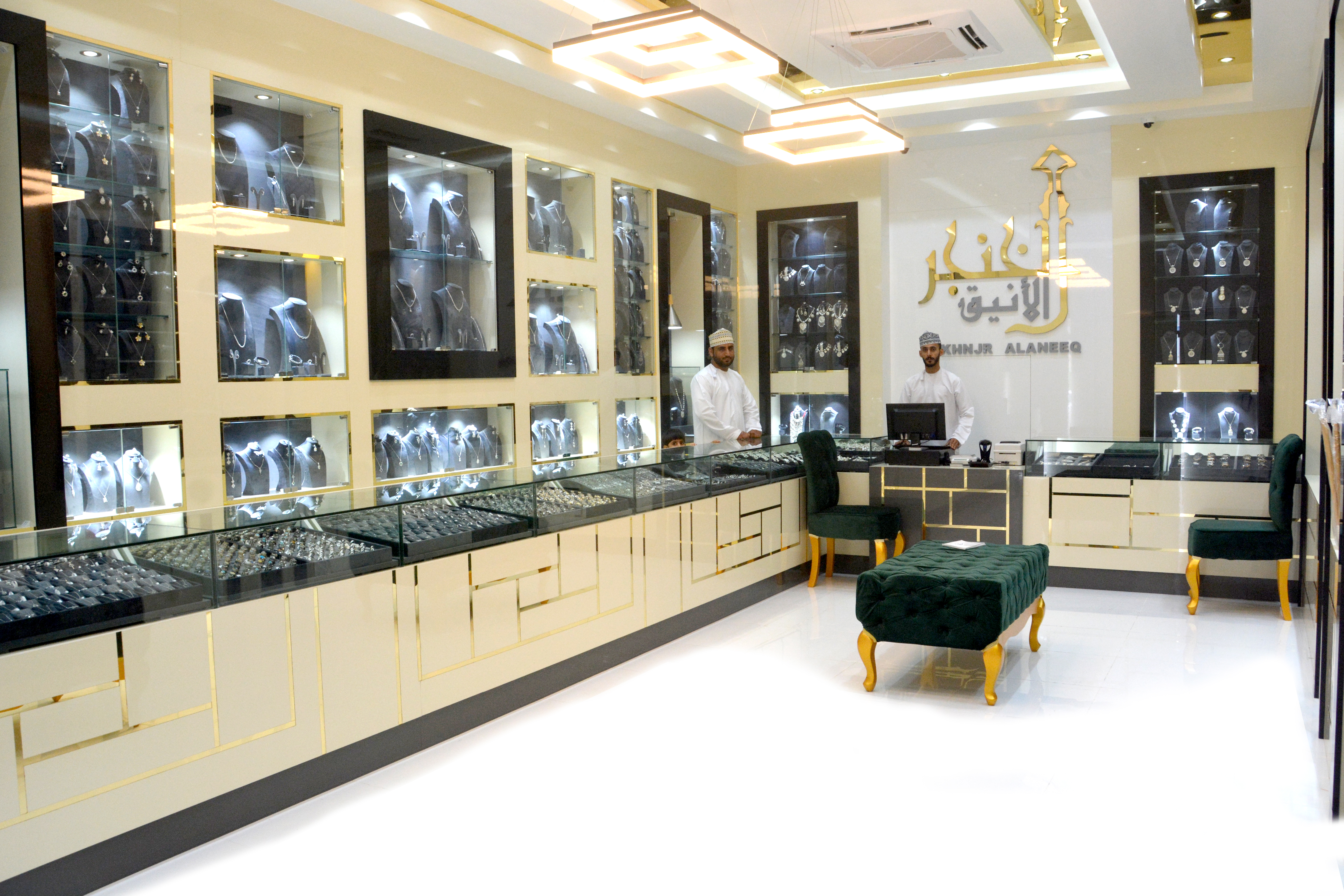 الخنجر الأنيق