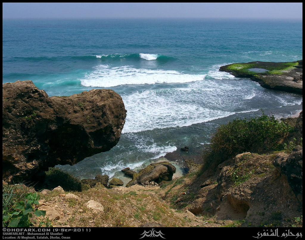 كهف المرنيف إطلالة على بحر العرب