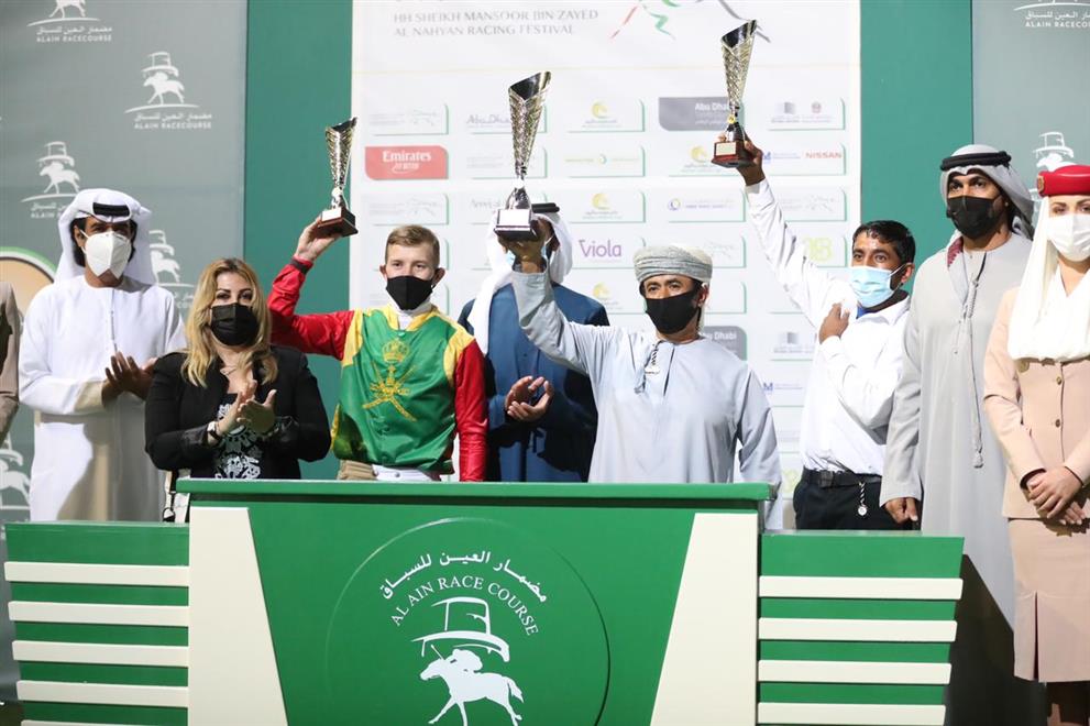 الحصان عارف للخيالة السلطانية يفوز بالمركز الأول على مضمار العين