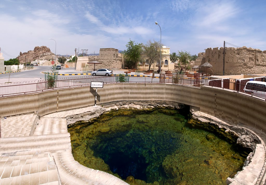 عين الحمامات الحارة (لوحة بانورامية تجذب السياح)