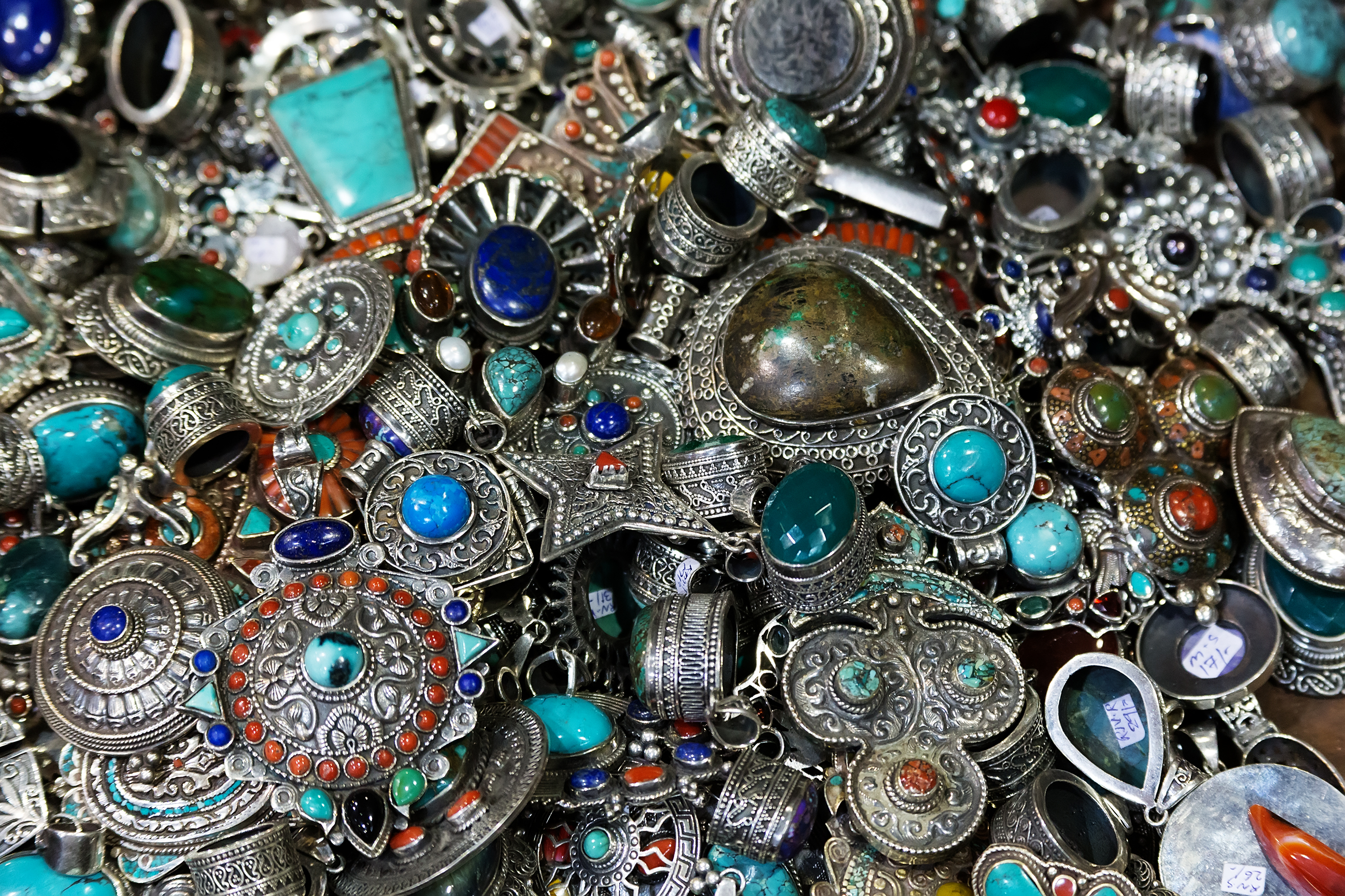 الفضة صناعة ورثها العمانيون منذ القدم