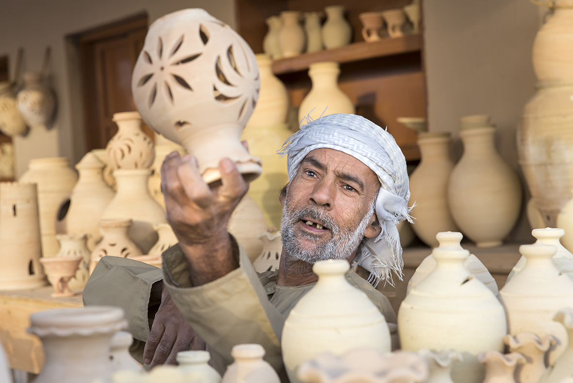 الفخار في سوق نزوى